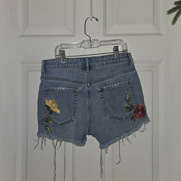 Pacsun Floral Embroidered Distressed High Rise Short Size 27 - Picture 3 of 8